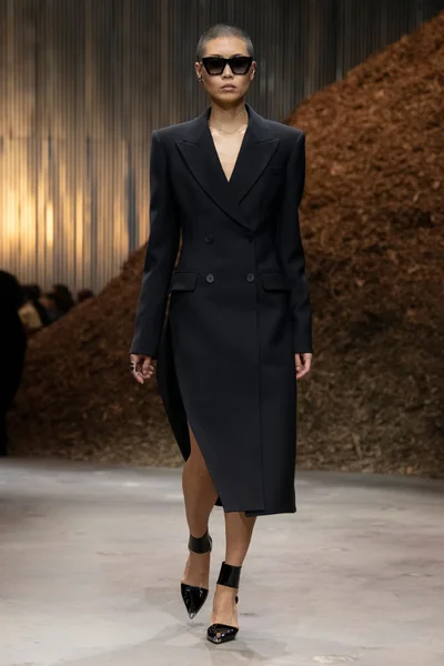Look 11
